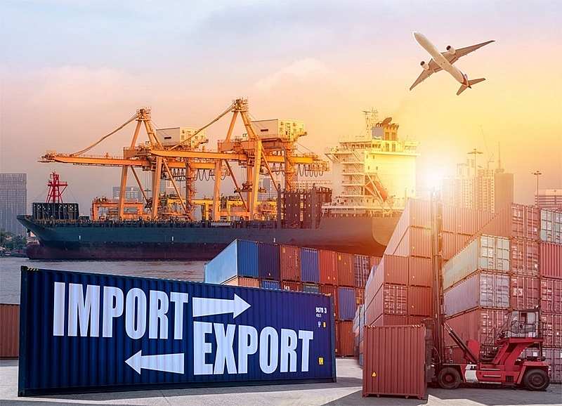 Xuất khẩu tăng 16,1%; nhập khẩu tăng 13,6% so với 7 tháng năm 2021